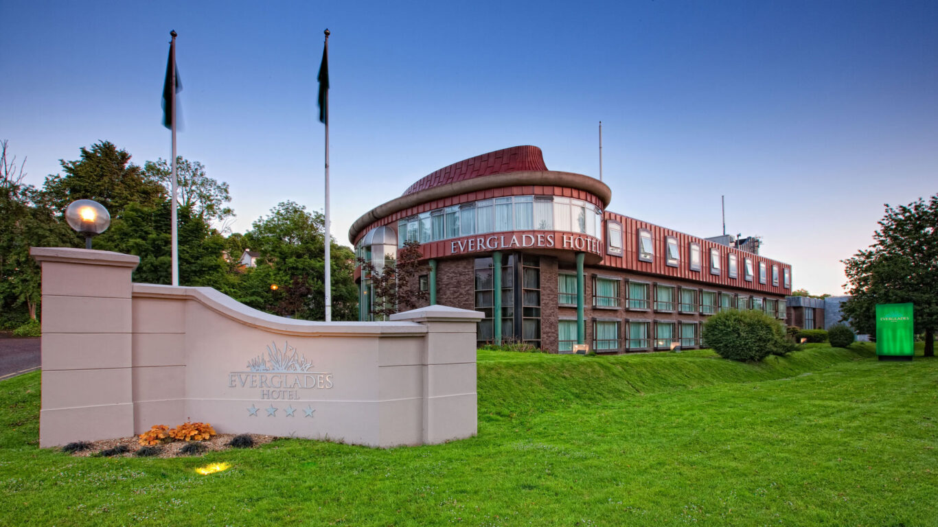 exterior_Everglades-Hotel-1
